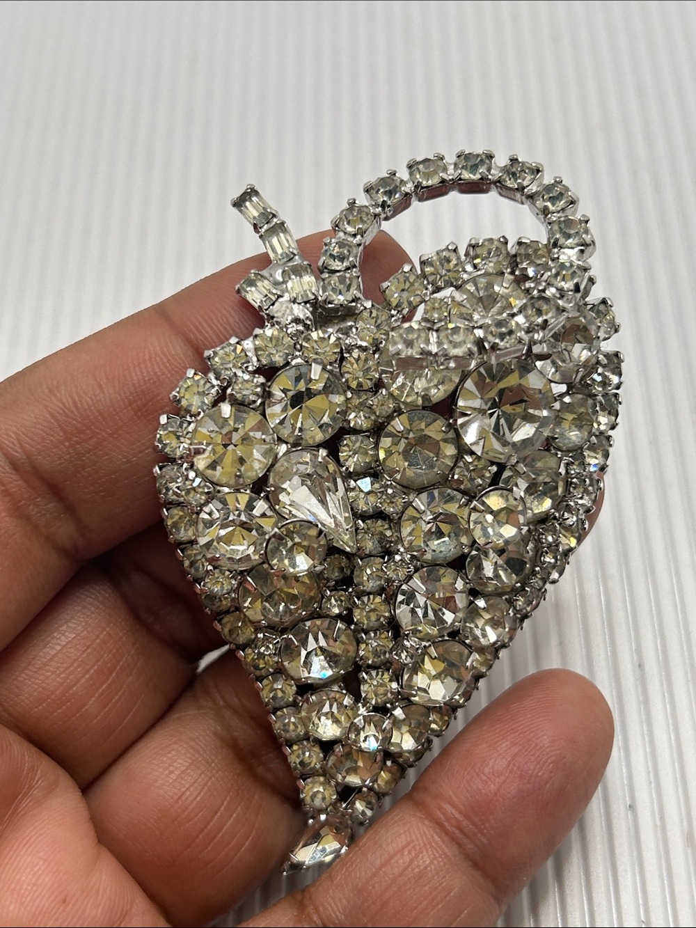 Vintage Silver and Clear Crystal Leaf Brooch - Huge Size - Picture 5 of 10